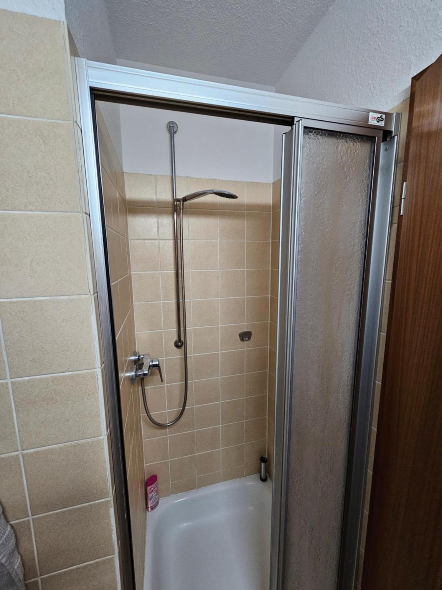 Charmante 1 Zimmerwohnung Mit Stellplatz Wurzburg Bagian luar foto
